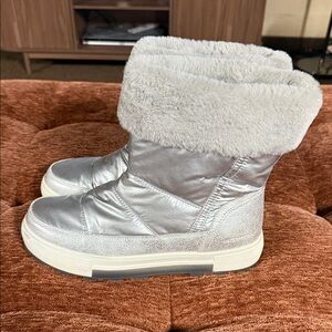 Cougar Silver Faux Fur Lined Boots